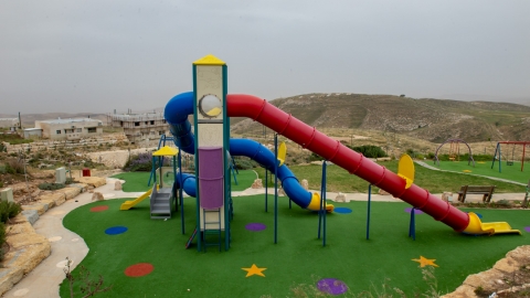 גן משחקים.jpg
